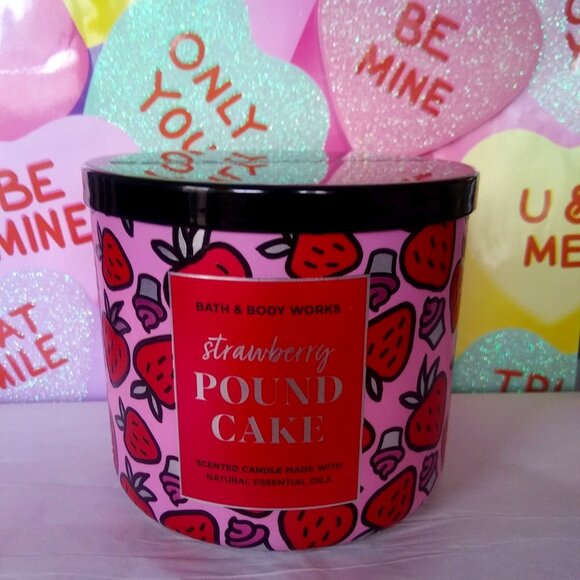 Bath & Body Works Strawberry Pound Cake Candle - NWT - Picture 1 of 3
